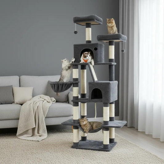 Arbre à chat géant noir multi-niveaux et robuste, dans un salon cosy avec 4 chats, parfait pour foyers multi-chats.
