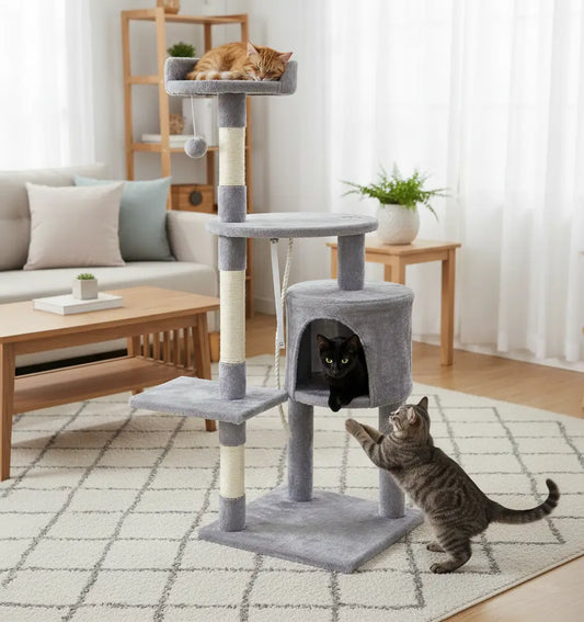 Arbre à chat gris clair robuste et stable multi-niveaux avec poteaux en sisal, condo rembourré et pompon suspendu, idéal pour deux ou trois chats.