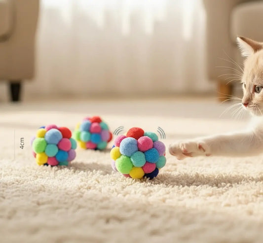 Lot de balles en peluche pour chat format 4 cm, jouet interactif sensoriel pour chat d’intérieur, texture douce idéale pour chatons et chats sensibles.