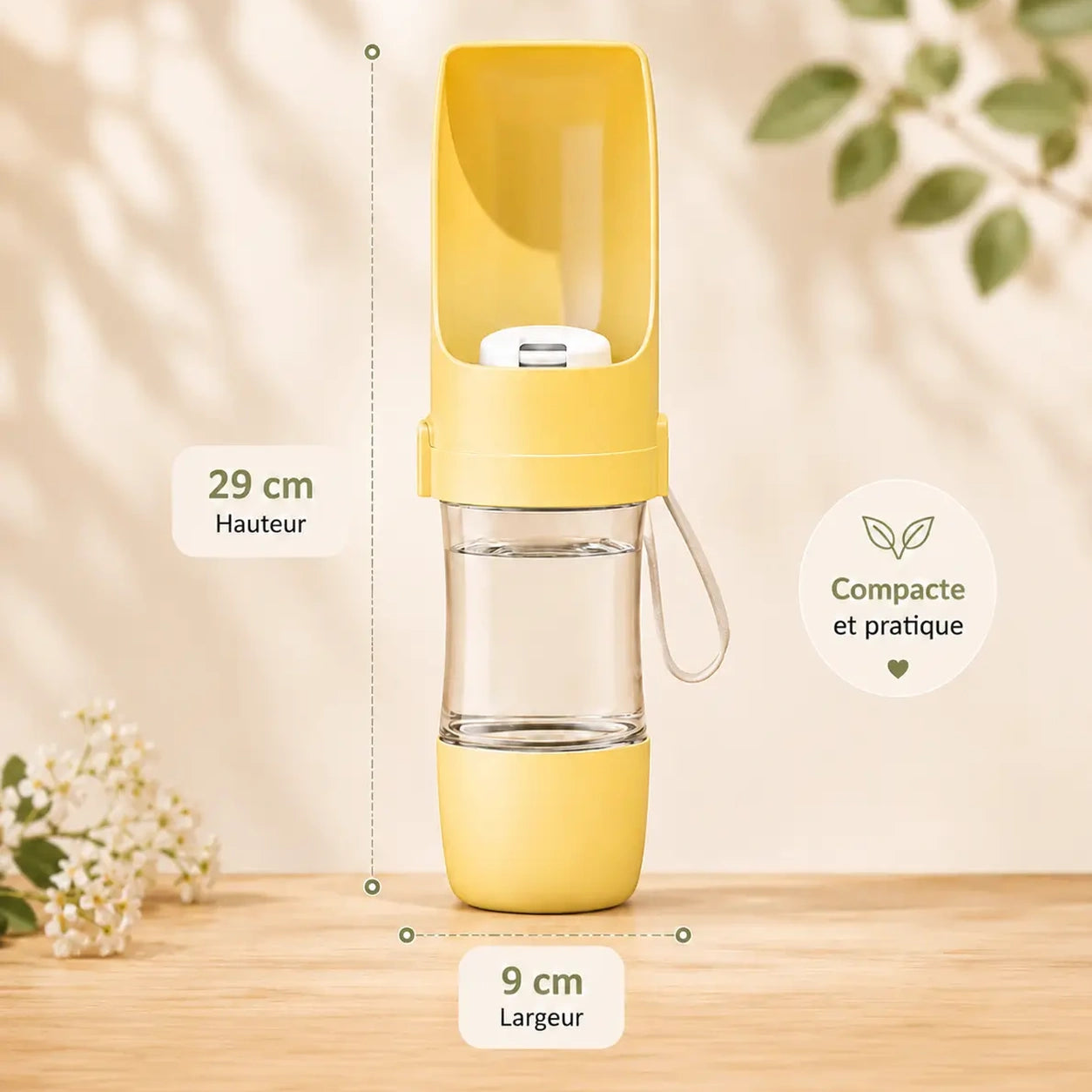 Dimensions de la gourde chien avec compartiment friandises intégré. Format compact de 500 ml pensé pour les promenades, les voyages et les sorties avec un chien ou un chiot 