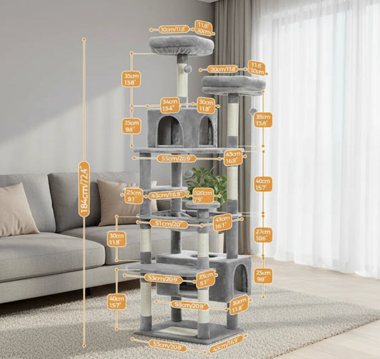Grand arbre à chat gris design et stable avec dimensions visibles au centre d’un salon cosy, idéal pour appartement et plusieurs chats.