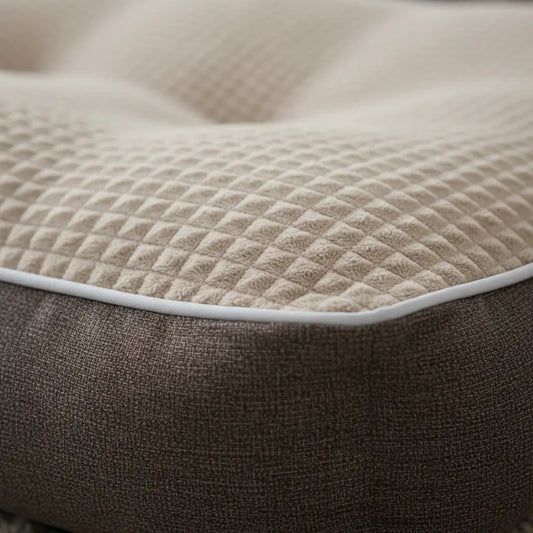 Zoom sur la matière du coussin chien indestructible : tissu ultra résistant, anti-déchirure et anti-griffes, conçu pour chiens destructeurs. Surface solide et durable.